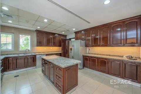 Villa te huur in Arabian Ranches, Dubai, VAE 4 slaapkamers, 361 vr.m., nr 661337 - foto 4