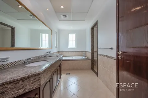 Villa te huur in Arabian Ranches, Dubai, VAE 4 slaapkamers, 361 vr.m., nr 661337 - foto 8