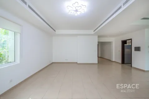 Villa te huur in Arabian Ranches, Dubai, VAE 4 slaapkamers, 361 vr.m., nr 661337 - foto 3