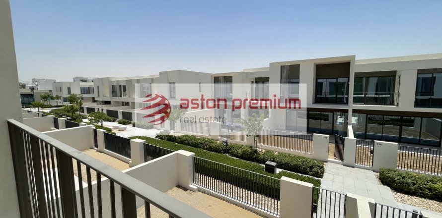 ویلا در The Valley، Dubai ، امارات متحده عربی 3 خوابه ، 190 متر مربع.  شماره 679355