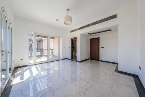Vila u Dubai, UAE 4 spavaćih soba, 352.8 m2 Br. 720413 - fotografija 7