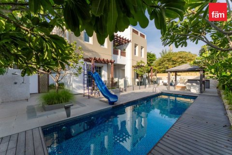 Vila u Dubai, UAE 4 spavaćih soba, 594.6 m2 Br. 720416 - fotografija 3
