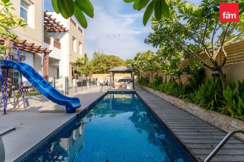 Vila u Dubai, UAE 4 spavaćih soba, 594.6 m2 Br. 720416 - fotografija 2