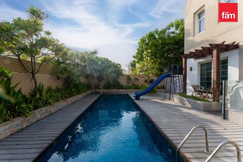 Vila u Dubai, UAE 4 spavaćih soba, 594.6 m2 Br. 720416 - fotografija 24