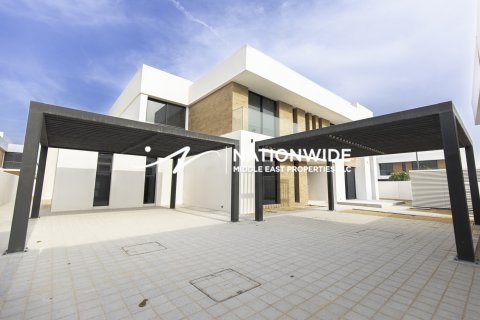 Villa zum Verkauf in Abu Dhabi, VAE 5 Schlafzimmer, 825 m2 Nr. 619134 - Foto 1