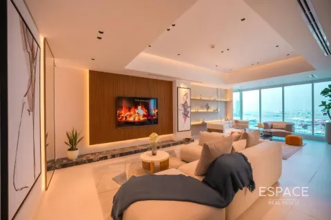 Apartment in EMIRATES CROWN in Dubai Marina, UAE 2 bedrooms, 243 sq.m. № 650451 - photo 1