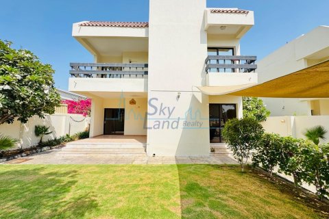 Villa itt: Jumeirah, Dubai, EAE, 5 hálószoba, 371.6 m², azonosító: 646662 - fénykép 1