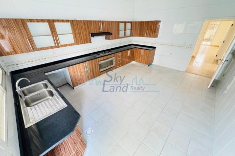 Villa itt: Jumeirah, Dubai, EAE, 4 hálószoba, 325.2 m², azonosító: 646661 - fénykép 20