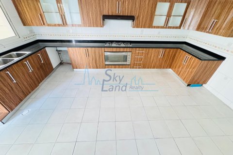 Villa itt: Jumeirah, Dubai, EAE, 4 hálószoba, 325.2 m², azonosító: 646661 - fénykép 5