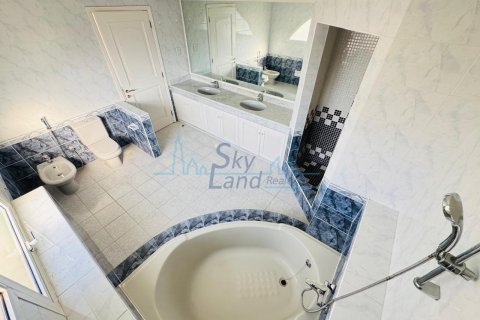 Villa itt: Jumeirah, Dubai, EAE, 4 hálószoba, 325.2 m², azonosító: 646661 - fénykép 12