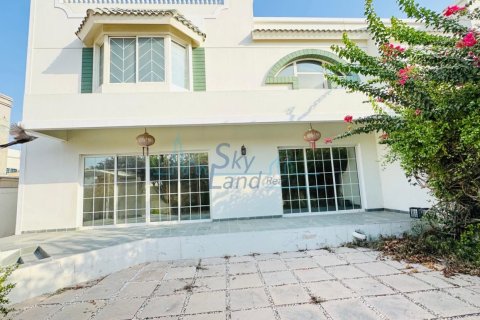 Villa itt: Jumeirah, Dubai, EAE, 4 hálószoba, 325.2 m², azonosító: 646661 - fénykép 1