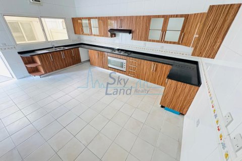 Villa itt: Jumeirah, Dubai, EAE, 4 hálószoba, 325.2 m², azonosító: 646661 - fénykép 6