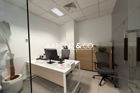 Oficiu de închiriat în Dubai Investment Park, Dubai, EAU 134 mp.  №679390 - poză 2