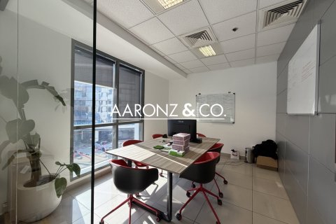 Oficiu de închiriat în Dubai Investment Park, Dubai, EAU 134 mp.  №679390 - poză 1