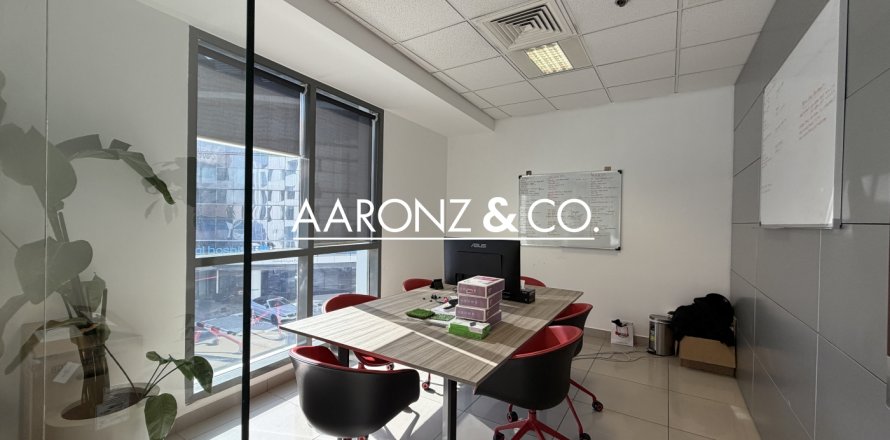 Oficiu în Dubai Investment Park, Dubai, EAU 134 mp.  №679390