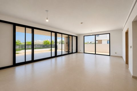 Villa te huur in Jebel Ali, Dubai, VAE 4 slaapkamers, 656.53 vr.m., nr 764382 - foto 2