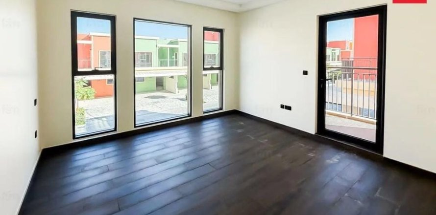 Villetta a schiera a Dubai, EAU 4 camere da letto, 145.5 mq. № 703911