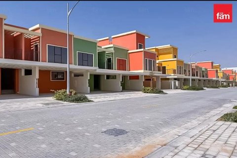 Villetta a schiera in affitto a Dubai, EAU 4 camere da letto, 145.5 mq. № 703911 - foto 9