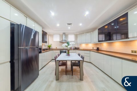 Vila u Palm Jumeirah, Dubai, UAE 4 spavaćih soba, 1245 m2 Br. 667895 - fotografija 4