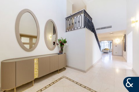 Vila u Palm Jumeirah, Dubai, UAE 4 spavaćih soba, 1245 m2 Br. 667895 - fotografija 16