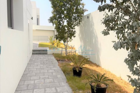 Vilë në Umm Suqeim, Dubai, Emiratet e Bashkuara Arabe 5 dhoma gjumi, 464.5 m2. № 632285 - Foto 10