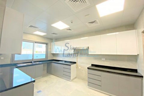 Vilë në Umm Suqeim, Dubai, Emiratet e Bashkuara Arabe 5 dhoma gjumi, 464.5 m2. № 632285 - Foto 6