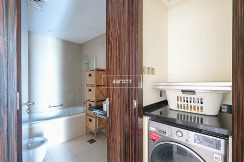 Apartment in Jumeirah Lake Towers, Dubai, UAE 2 bedrooms, 120.5 sq.m. № 632206 - photo 8