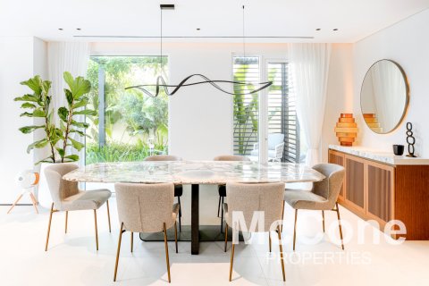 Villa in Meadows, Dubai, UAE 4 bedrooms, 538.84 sq.m. № 587462 - photo 10