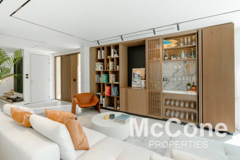 Villa in Meadows, Dubai, UAE 4 bedrooms, 538.84 sq.m. № 587462 - photo 6