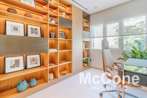Villa in Meadows, Dubai, UAE 4 bedrooms, 538.84 sq.m. № 587462 - photo 20