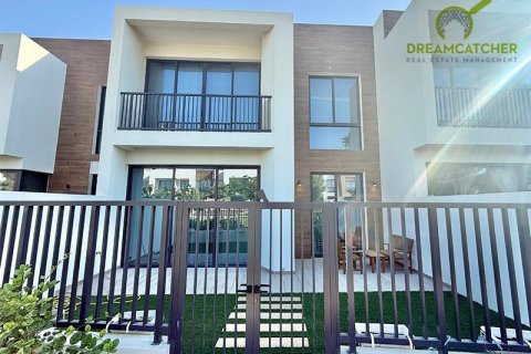 Зняти в оренду віллу в Mina Al Arab, Рас-эль-Хайма, ОАЕ 3 спальні, 290.6м2, № 588583 - фото 1