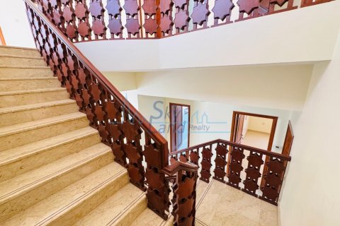 Vila di Jumeirah, Dubai, UAE 5 bilik tidur, 464.5 meter persegi № 628655 - foto 15
