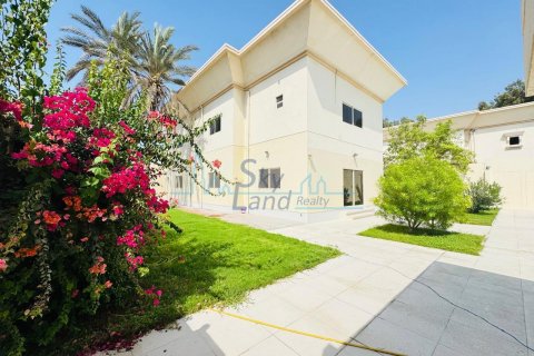 Vila di Jumeirah, Dubai, UAE 5 bilik tidur, 464.5 meter persegi № 628655 - foto 1