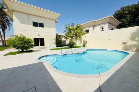 Vila di Jumeirah, Dubai, UAE 5 bilik tidur, 464.5 meter persegi № 628655 - foto 2