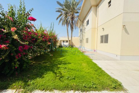 Vila di Jumeirah, Dubai, UAE 5 bilik tidur, 464.5 meter persegi № 628655 - foto 3
