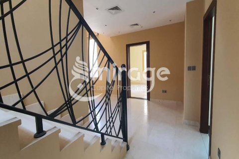 Villa sa Al Raha Golf Gardens, Abu Dhabi, UAE 4 silid-tulugan, 536.9 sq.m. № 571793 - larawan 3