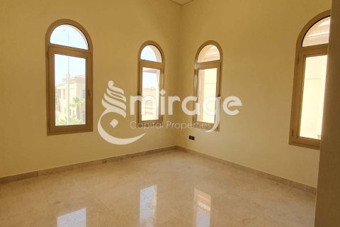Villa sa Al Raha Golf Gardens, Abu Dhabi, UAE 4 silid-tulugan, 536.9 sq.m. № 571793 - larawan 7