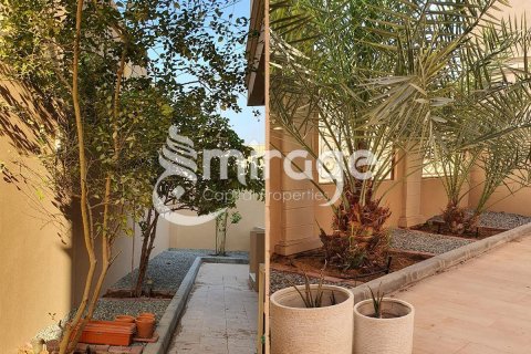 Villa sa Al Raha Golf Gardens, Abu Dhabi, UAE 4 silid-tulugan, 536.9 sq.m. № 571793 - larawan 1