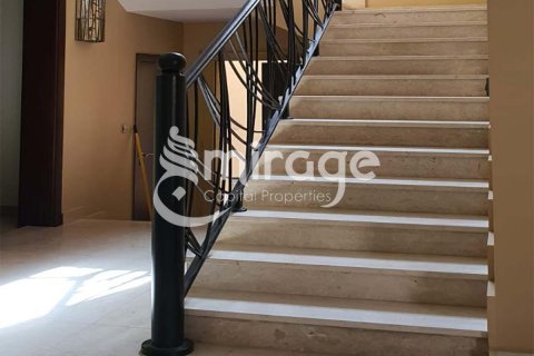 Villa sa Al Raha Golf Gardens, Abu Dhabi, UAE 4 silid-tulugan, 536.9 sq.m. № 571793 - larawan 4