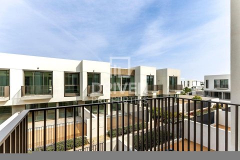 Townhouse in The Valley, Dubai, UAE 3 bedrooms, 176 sq.m. № 684026 - photo 21