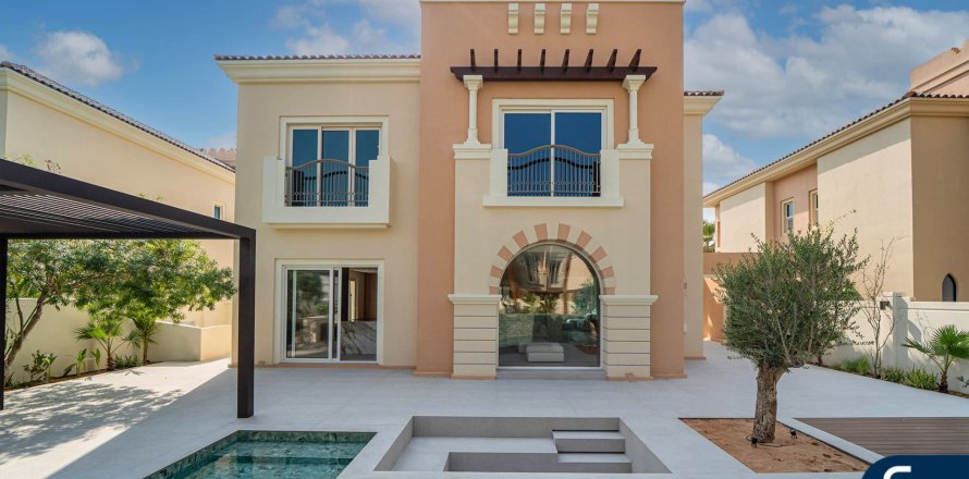 Huvila Dubai Sports City, Dubai, Arabiemiraatit 5 makuuhuonetta, 446 m2 № 684883