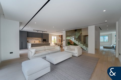 Vila u gradu Dubai Sports City, Dubai, UAE 5 spavaće sobe, 446 m2 Br. 684883 - Slika 2