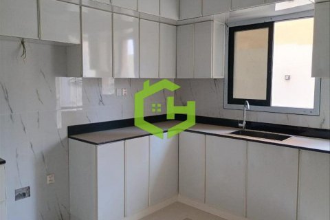 Vilë në Al Yasmeen, Ajman, Emiratet e Bashkuara Arabe 5 dhoma gjumi, 281.1 m2. № 632292 - Foto 10