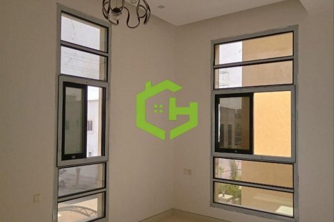 Vilë në Al Yasmeen, Ajman, Emiratet e Bashkuara Arabe 5 dhoma gjumi, 281.1 m2. № 632292 - Foto 3