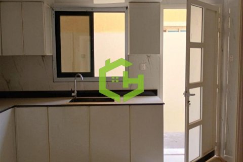 Vilë në Al Yasmeen, Ajman, Emiratet e Bashkuara Arabe 5 dhoma gjumi, 281.1 m2. № 632292 - Foto 11