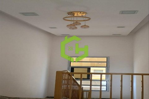 Vilë në Al Yasmeen, Ajman, Emiratet e Bashkuara Arabe 5 dhoma gjumi, 281.1 m2. № 632292 - Foto 6