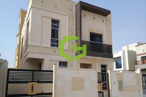 Vilë në Al Yasmeen, Ajman, Emiratet e Bashkuara Arabe 5 dhoma gjumi, 281.1 m2. № 632292 - Foto 1