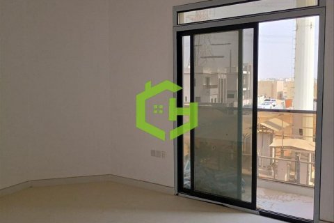 Vilë në Al Yasmeen, Ajman, Emiratet e Bashkuara Arabe 5 dhoma gjumi, 281.1 m2. № 632292 - Foto 4
