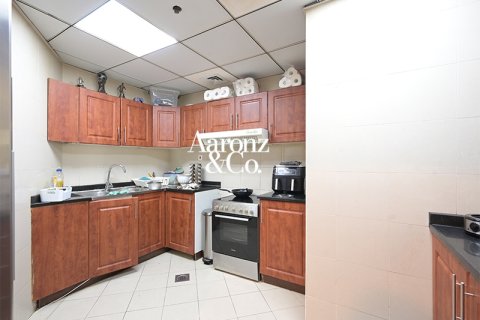 Apartmen di Jumeirah Lake Towers, Dubai, UAE 2 bilik tidur, 121 meter persegi № 712623 - foto 4