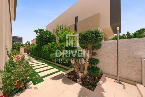 Villa in Dubai Hills Estate, Dubai, UAE 4 bedrooms, 698.35 sq.m. № 743251 - photo 28